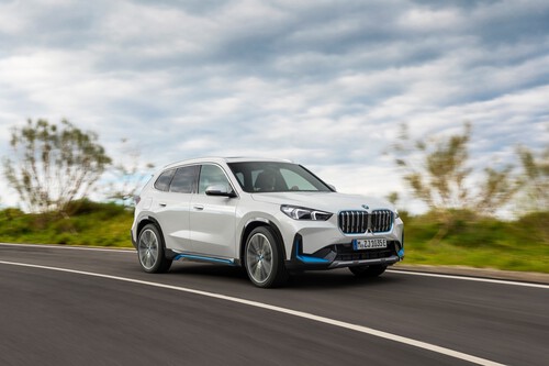 Llega el nuevo BMW X1 e incluye una conversión a coche eléctrico, llamado BMW iX1 con 313 CV