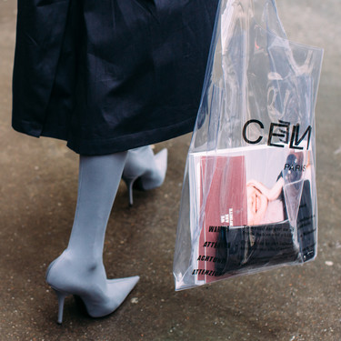 Lo importante es el interior y los bolsos de plástico lo muestran todo (¡atención tendencia viral!)