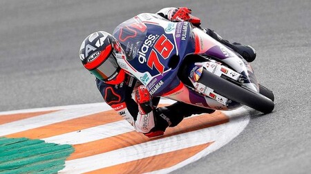 Albert Arenas pone la directa hacia el título marcando el mejor tiempo de Moto3 en Portimao