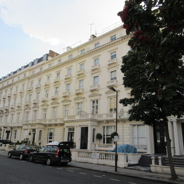 Poca gente lo sabe, pero en Londres hay casas con fachadas falsas por una muy buena razón 