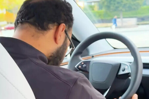 Conductor Robotaxi Dormido 1