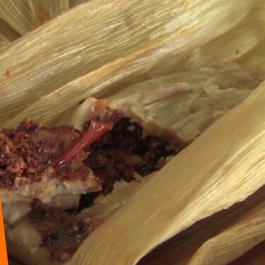 Cómo hacer tamales de queso con chile ancho, con la receta y consejos de Yuri de Gortari