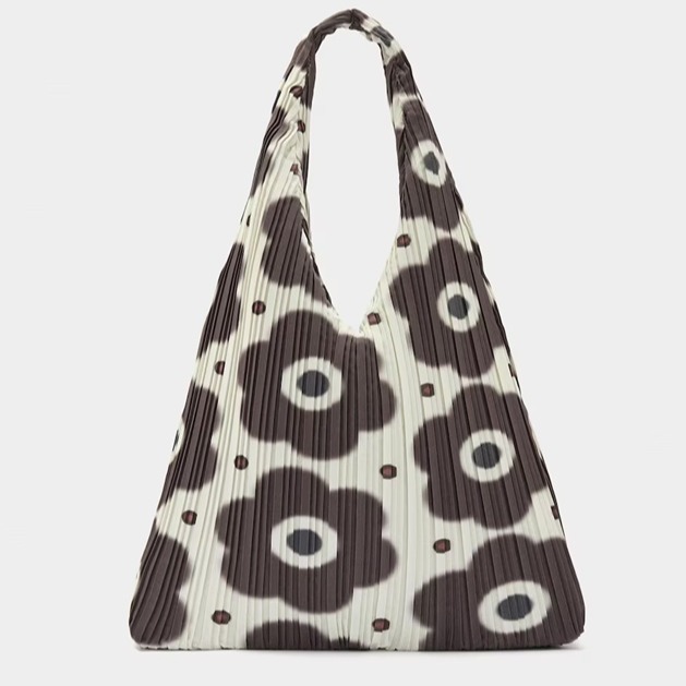 Bolso de hombro plisado con estampado floral Multicolor de Parfois