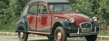El Citroën 2CV se diseñó como un coche para agricultores "capaz de llevar dos campesinos y 50 kilos de patatas". Fabricado en Vigo, vendió más de 5 millones en el mundo