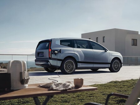 Imgi 1 Hyundai Ioniq 9 Vehicle To Load V2l Fdcg 4x3