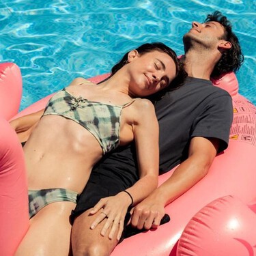 Hoy en Netflix: la miniserie romántica de cinco episodios basada en un bestseller veraniego de Elísabet Benavent  