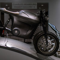 La Tarform Luna es una moto eléctrica con 190 kilómetros de autonomía, llega a los 140 km/h y cuesta 21.370 euros