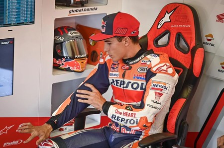 Marc Márquez se rompió la placa del húmero abriendo una ventana en su casa, según el Repsol Honda