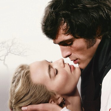 La pista escondida en el cartel de 'Cumbres borrascosas' que tienes que conocer antes de ir al cine para poder entender la película 