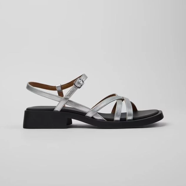 Twins
Sandalias de piel plateada para mujer.