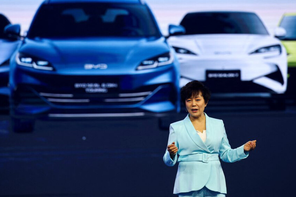 Stella Li, vicepresidenta de BYD: "dentro de uno o dos años, nuestros autos híbridos enchufables dominarán las ventas"