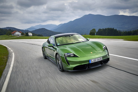 Probamos el Porsche Taycan: el primer coche eléctrico de Porsche es una auténtica bestia que supera las expectativas