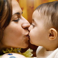 Hoy es el Día Internacional del Beso, ¿besas a tus hijos en la boca?
