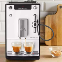 Dile adiós a las cápsulas de café y jubila tu cafetera italiana con una cafetera superautomática Melitta por 195 euros en Lidl 