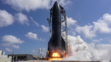A nave imaginária se assemelha à Starship, mas não é a mesma.