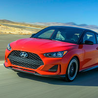 ¡Vuelve la asimetría! El Hyundai Veloster se renueva y saca músculo, pero mantiene las puertas raras