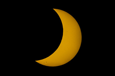 Las impresionantes fotos al eclipse de sol tomadas desde el espacio por la NASA