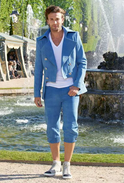 El escueto, simple y nada inspirador Crucero de Chanel 2012-2013