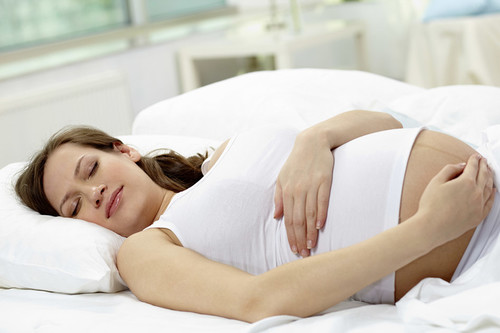 Embarazo e insomnio: consejos para conciliar el sueño por trimestres