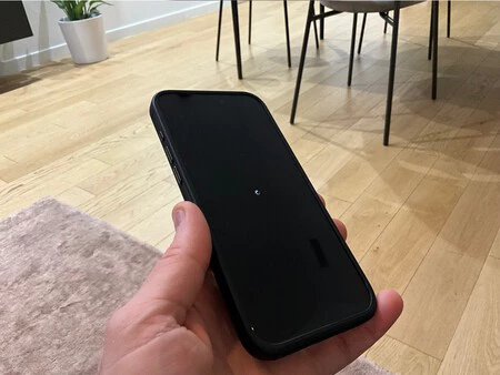 iOS 17.3 をインストールしようとすると、一部の iPhone がこのように留まります (画像: Federico Viticci )