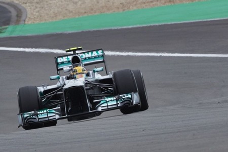 Lewis Hamilton se lleva la pole alemana en una clasificación.... rara