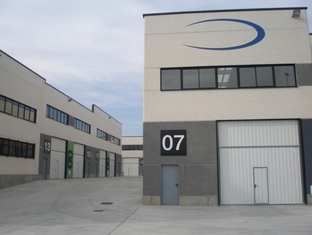 Furgoneta gratis al comprar una nave industrial en Madrid