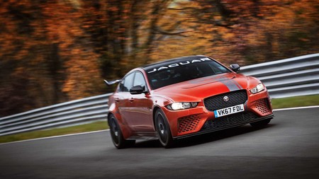 El Jaguar XE Project 8 de 600 CV se convierte en el nuevo Ring Taxi de Jaguar en Nürburgring