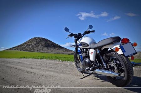 Triumph Bonneville T214 015 1