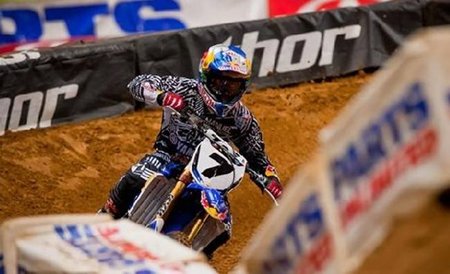 James Stewart vence su cuarta carrera del Campeonato del Mundo de Supercross y aprieta la clasificación