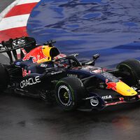 Max Verstappen aprovecha un accidente de George Russell para ganar bajo la lluvia la Sprint más caótica del año 