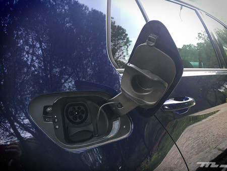 Volkswagen e-Golf toma carga