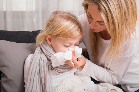 Aulas medio vacías y urgencias llenas: la epidemia de gripe se ceba con los niños