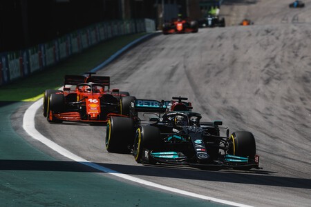 Lewis Hamilton se sube al último tren por el mundial de Fórmula 1 tras otro polémico duelo con Max Verstappen