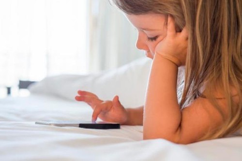 Cuidado con lo que les descargamos: una madre comparte un perturbador vídeo de una aplicación violenta que aparenta ser para niños