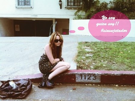 Miley Cyrus toda una diva, aún sin sujetador