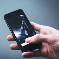 Uber es multada con 8.9 millones de dólares por contratar a la gente equivocada