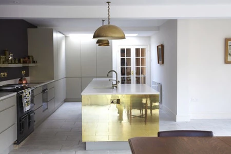 Decoración en bronce: un toque sofisticado y diferente en tu cocina