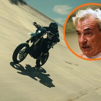 Una moto eléctrica acaba de hacer lo que parecía imposible: quitarle a Carlos Sainz un récord que llevaba 14 años intacto 