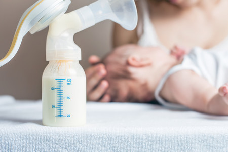 Una proteína presente en la leche materna podría ayudar a combatir algunos tipos de cáncer