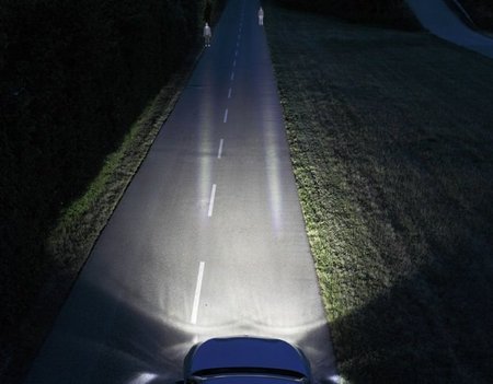 BMW Dynamic Light Spot: reconocimiento de peatones nocturno