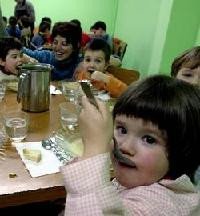 Educar a los niños sobre los productos de la agricultura ecológica en las escuelas