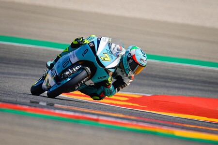 Locura en MotorLand: Pedro Acosta la lía pero Sergio García también se cae y Dennis Foggia gana Moto3