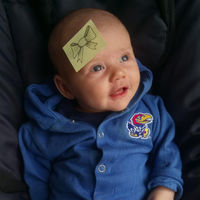 La graciosa respuesta de una madre cuando le dijeron que debía vestir a su hija de forma más femenina 