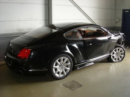 Bentley Continental GT accidente