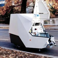 Estos nuevos radares escondidos en remolques ya están en España, y se están hinchando: 10.000 multas en tres días