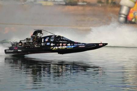 Competiciones Curiosas: dragster sobre el agua