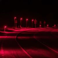 Estas ciudades de Europa parecen una película de vampiros pero sus luces rojas son una genialidad