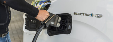 La autonomía de un coche eléctrico no es eterna: cuánto se degradan sus baterías y de qué depende 