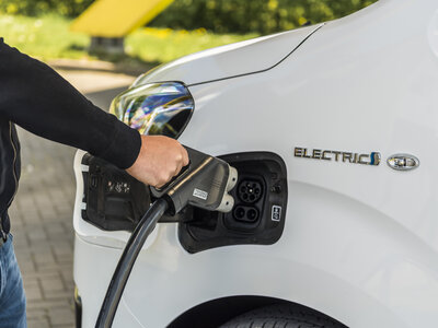 La autonomía de un coche eléctrico no es eterna: cuánto se degradan sus baterías y de qué depende 
