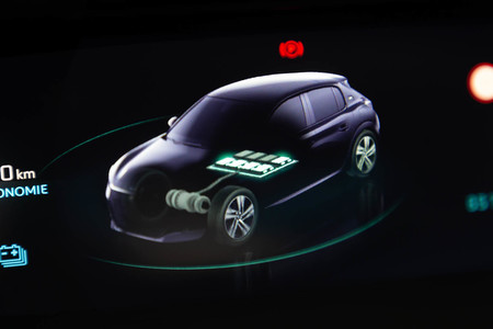 Peugeot e-208 prueba contacto